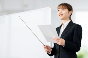 【大人の矯正治療の相談ができる歯科】選べる「目立ちにくい」矯正装置について